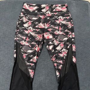 Women's cropped workout leggings
